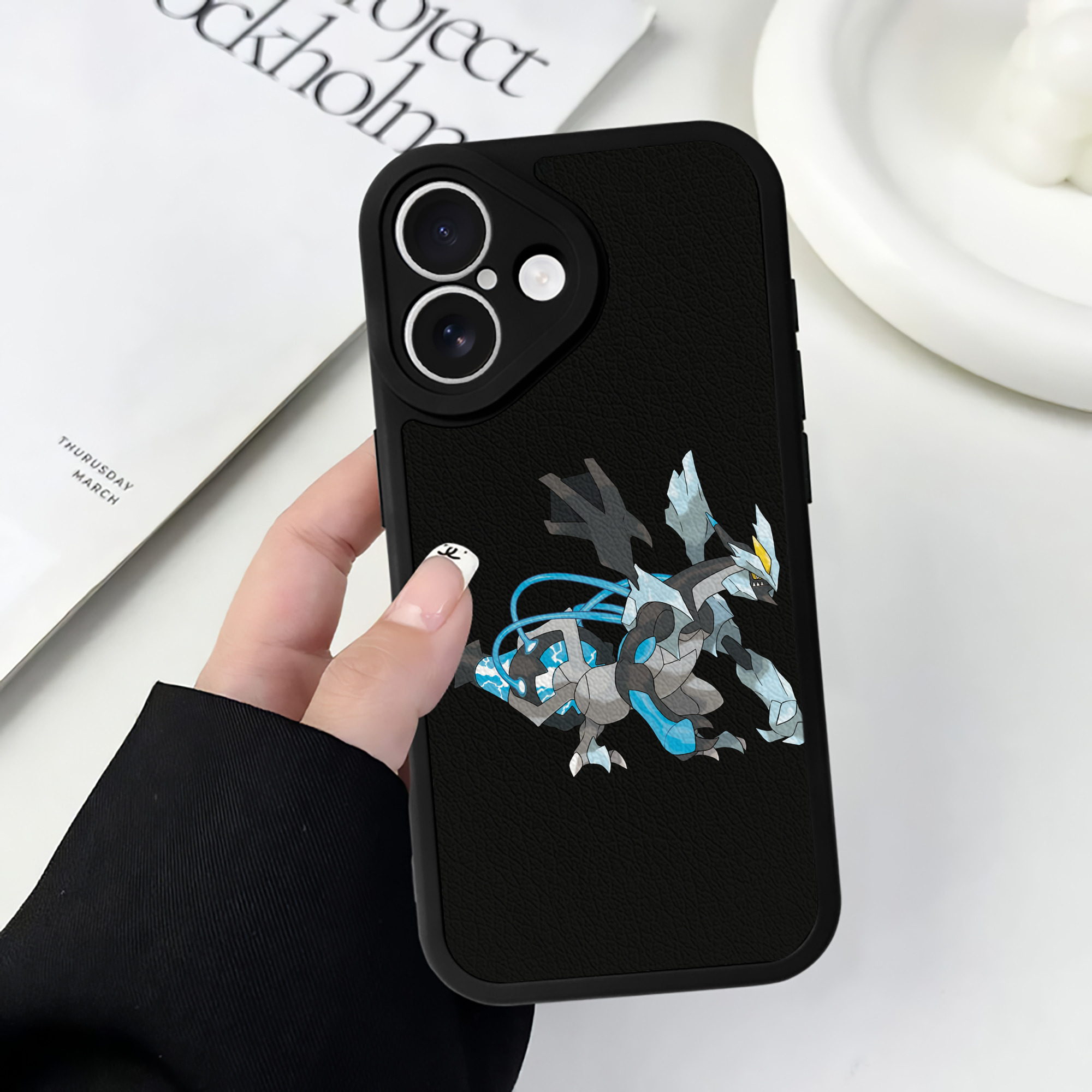 （画像用） ポケットモンスター Pokémon 【iPhone 16シリーズ対応】シリコンスマホケース（レザー調） 材質：シリコン